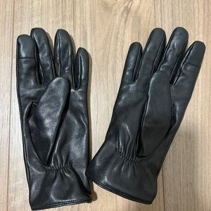 Kate Spade Spade Heart Leather Gloves In Black (Size M)